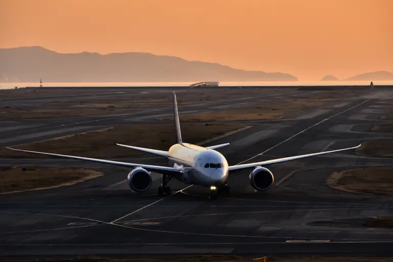 airplane-runway-against-sky-sunset-1-768x512 (1)